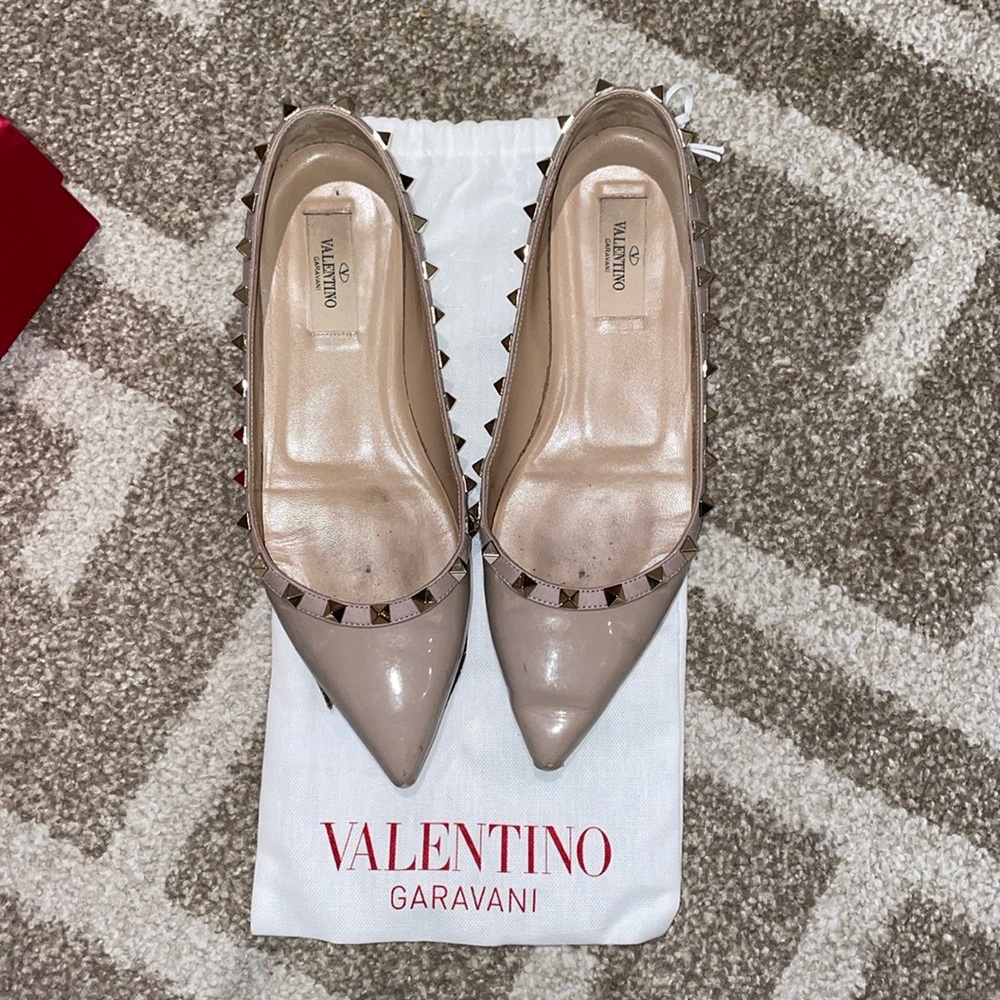 Valentino Garavani Rockstud flats in Blush Size 38 (U.S. Size 7.5)